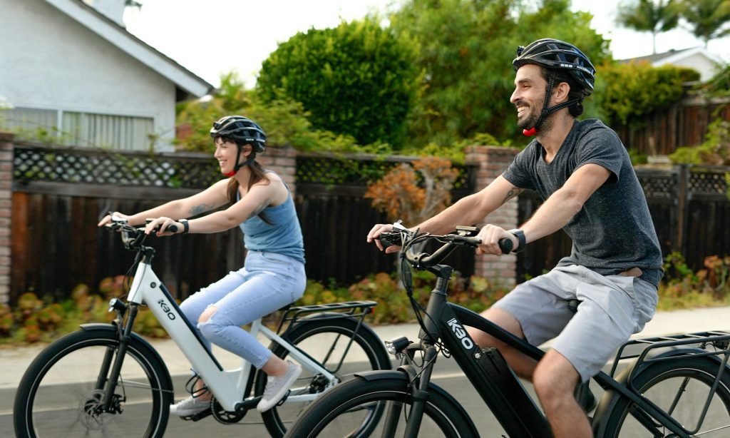 couple qui fait du velo